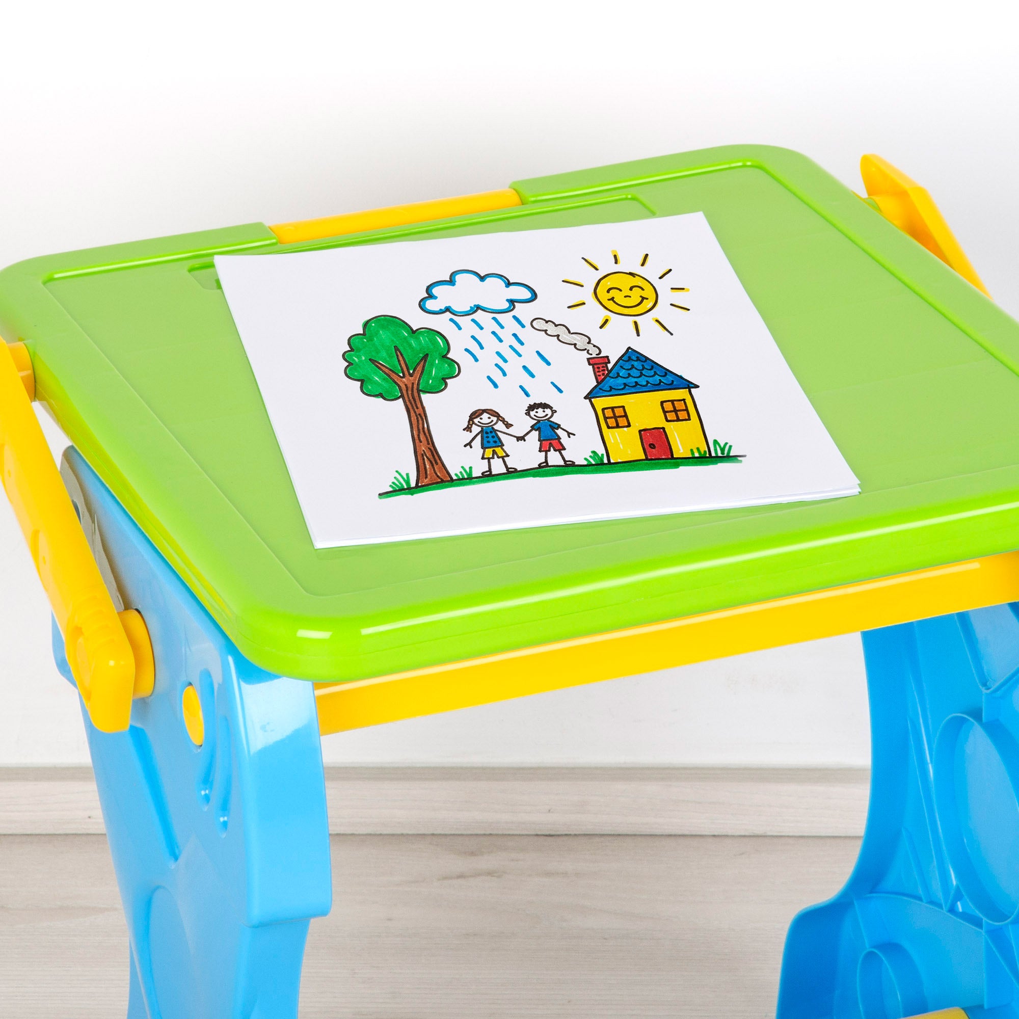 Pizarra con taburete y accesorios Good Idea!