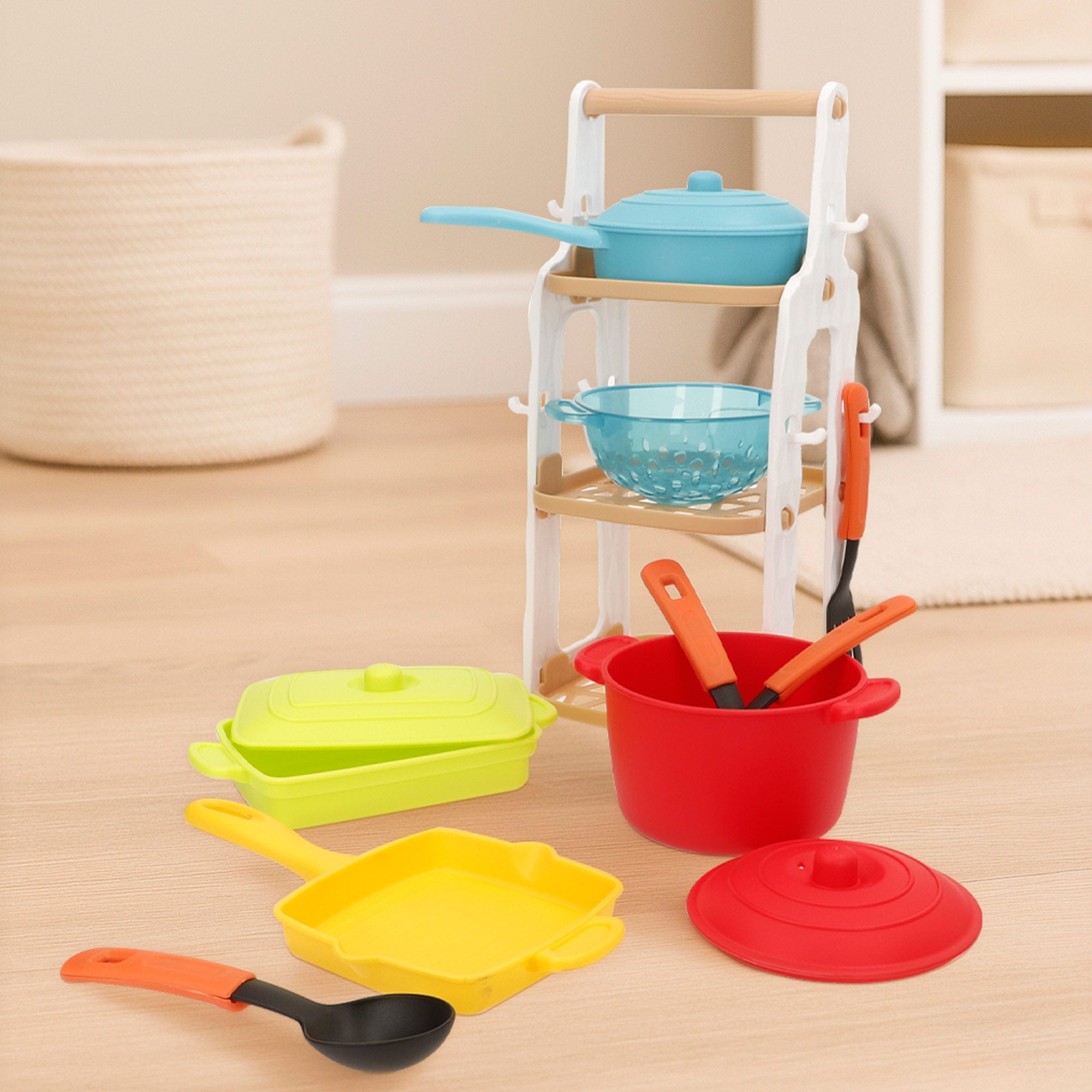 PLAY Set de cocina infantil 13 piezas con ollas, sartén, colador y utensilios