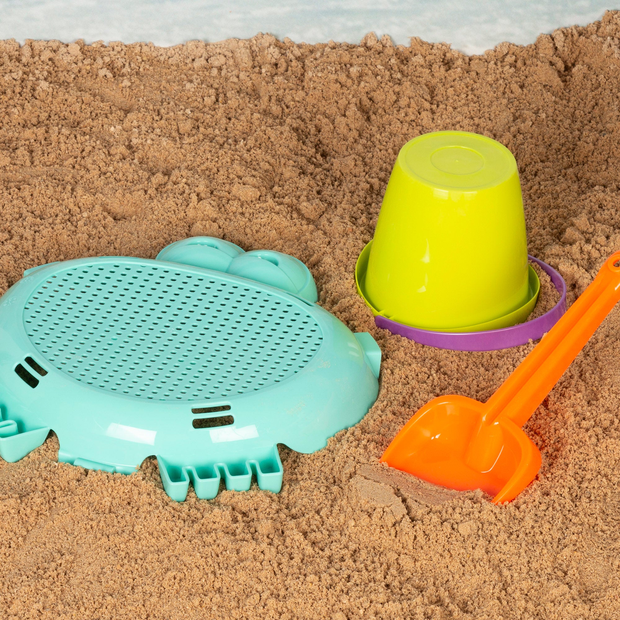 Cubo de playa con accesorios y moldes Color Beach