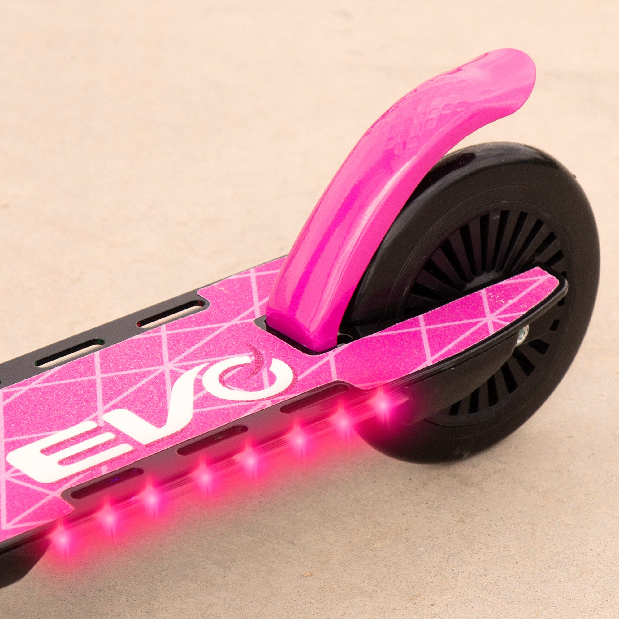 Trotinete EVO rosa com 2 rodas e luzes multicoloridas