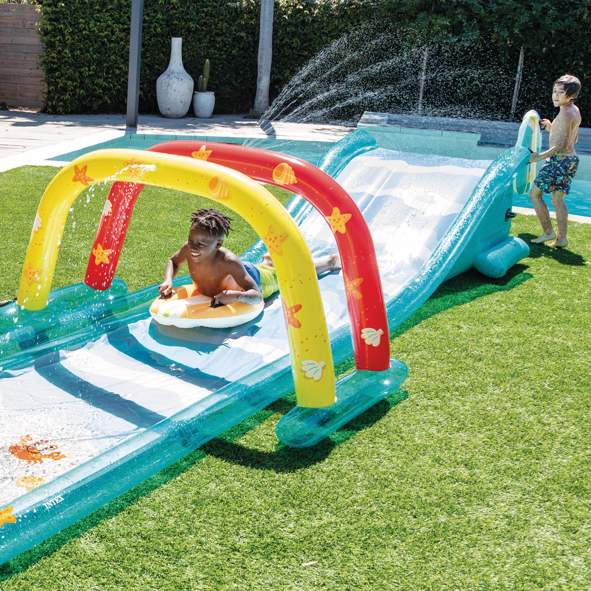 INTEX Pista deslizante agua con aspersor, tablas de surf y tobogán
