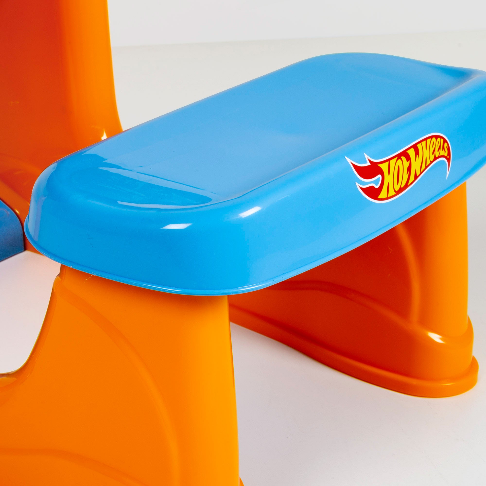 Hot Wheels Pupitre infantil con asiento y reposapiés