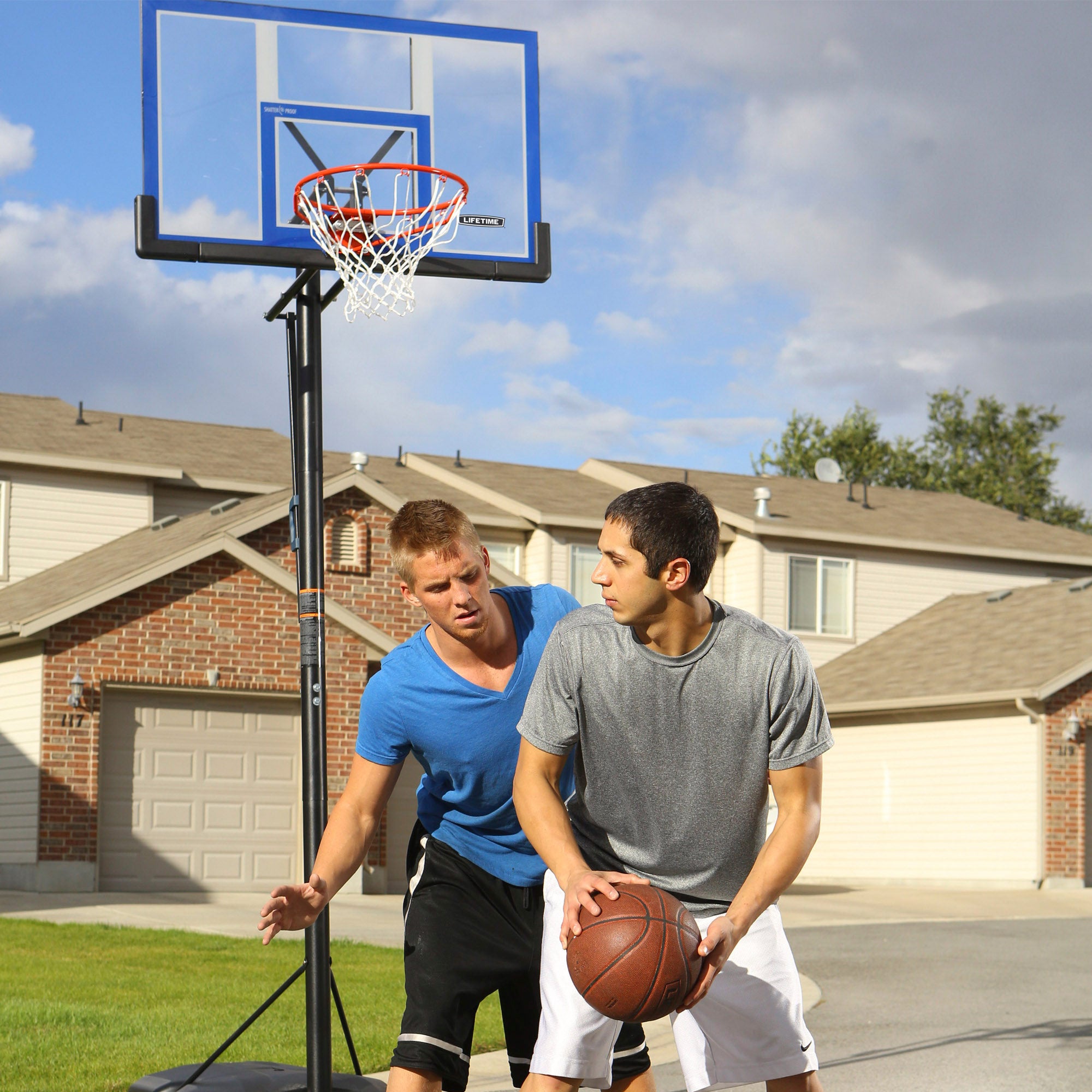 Canasta baloncesto ultrarresistente Lifetime altura regulable 244/305 cm uv100